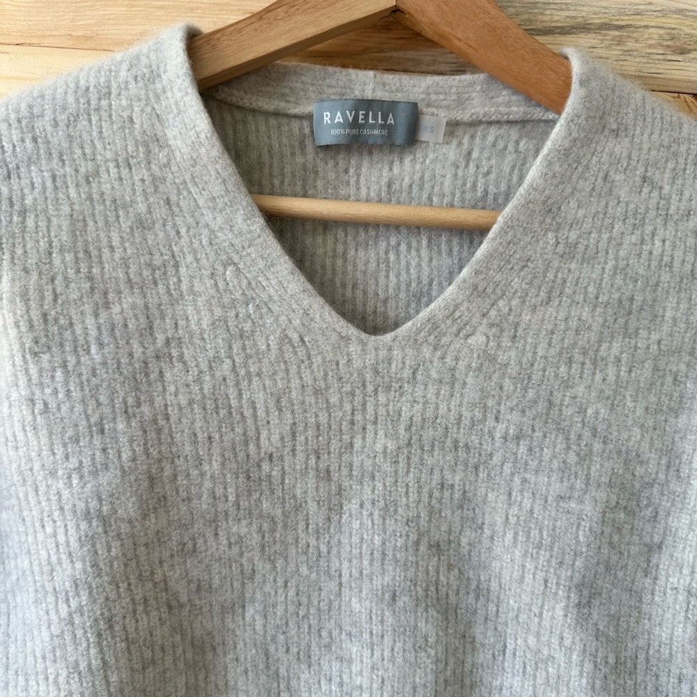 Luxury Cashmere Light Gray V-Neck Sweater